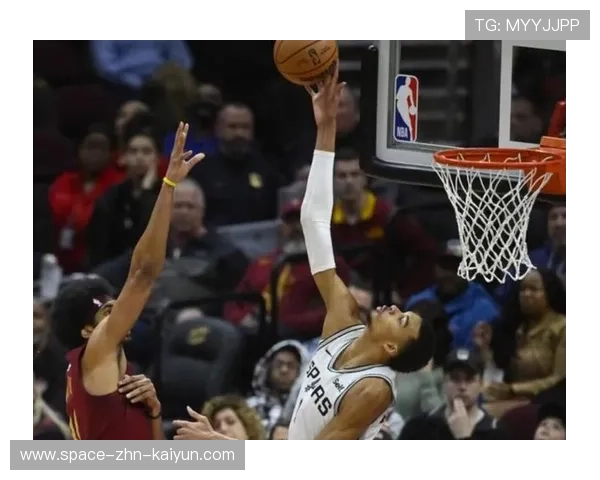 文班亚马盖帽抢断，马刺防守端高光