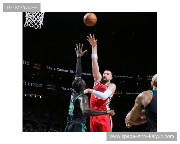 洛杉矶快船对阵洛杉矶湖人：伊维察·祖巴茨19篮板统治，篮板被完爆